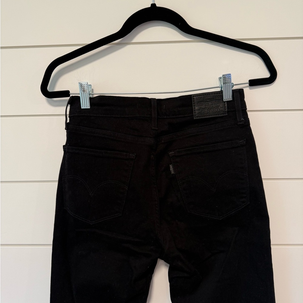 Levi's Women's 724 High Rise Straight Crop Jeans Distressed Black Like New 27 - Picture 5 of 5
